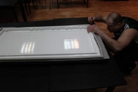 Etapele instalării unui sigiliu pentru frigider