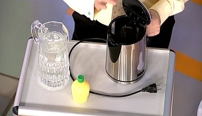 un nou fierbător miroase a plastic