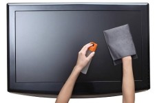 ștergeți ecranul televizorului LCD