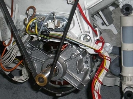 Motor defect al mașinii de spălat