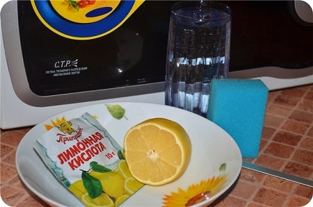 cum să speli cuptorul cu microunde acasă