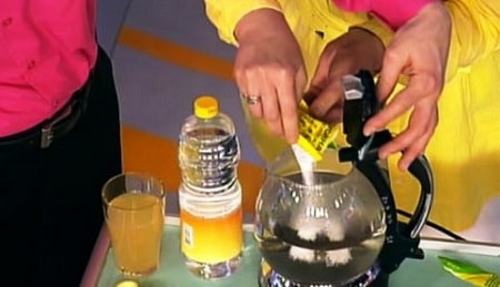 scară într-un ceainic electric cum să scoateți