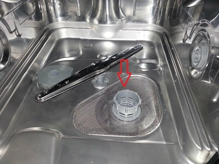 curățați filtrul mașinii de spălat vase