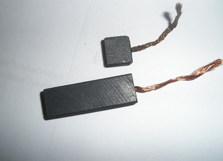 Înlocuirea periilor electrice de pe motorul mașinii de spălat