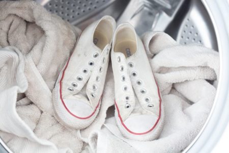 pregătire pentru spălarea adidașilor