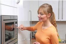 Cum funcționează un cuptor cu microunde