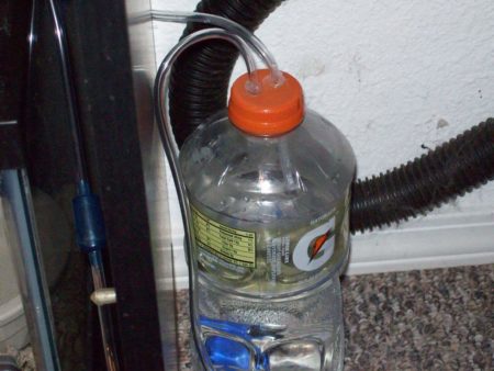 umidificator dintr-o sticlă de plastic